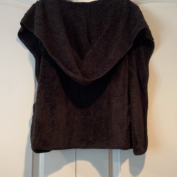 Sherpa vest. - Picture 2 of 2